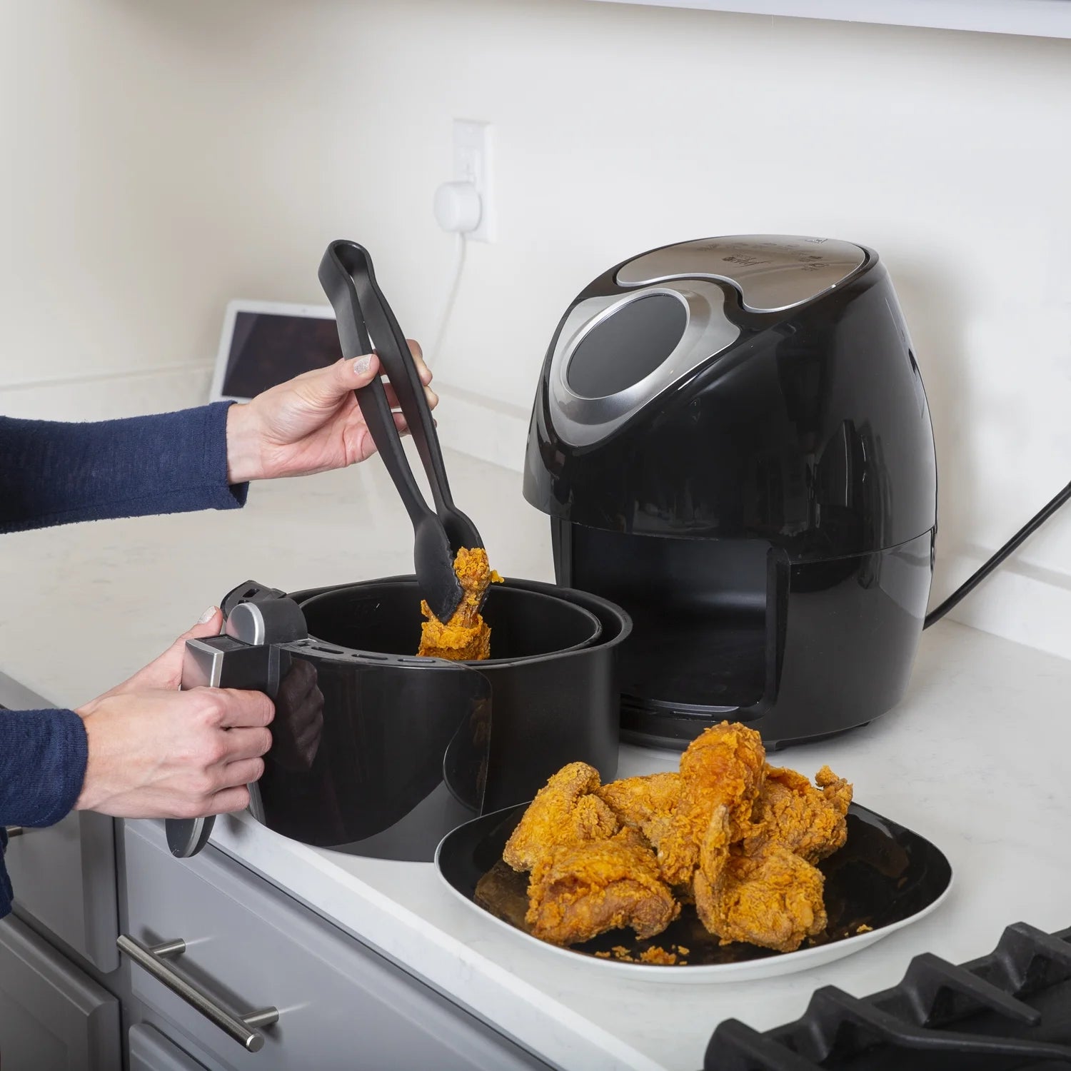 3.7 QT Personal Digital Air Fryer, 7 One-Touch Cooking Programs, Time and Temperature Controls, Dual Non-Stick Baskets, 1300W, Black